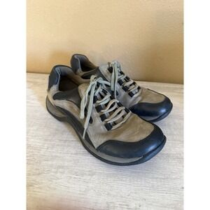 Clarks Springers Beige/Black Leather Lace-Up Rubber Sole women's Size US 6.5 M